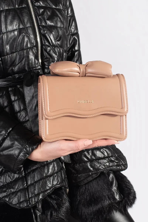 Málý béžová elegantná kabelka s lukom