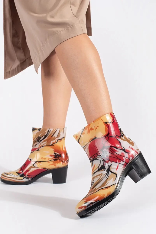 Rôzne farby gumené topánky na...