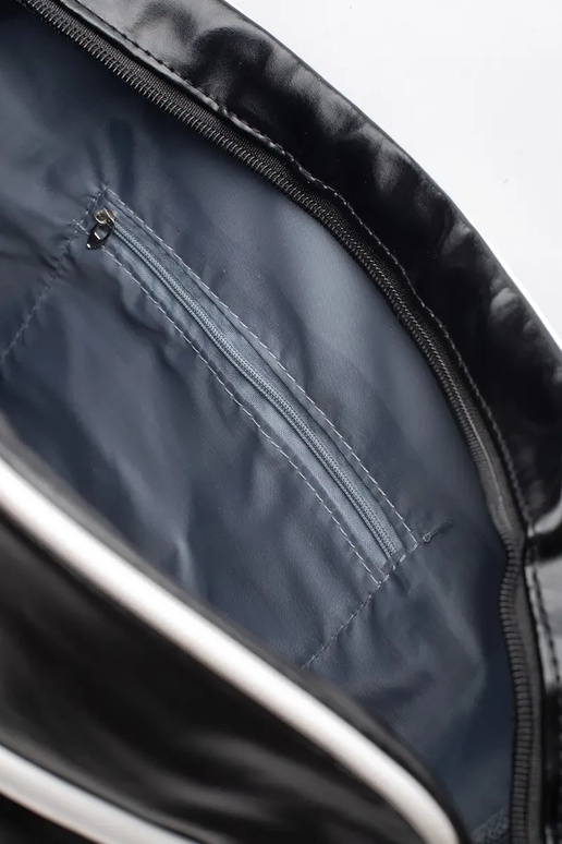 Čierna športová taška cez plece