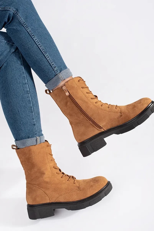 Hnedé členkové topánky s izoláciou Hnedé členkové topánky s izoláciou