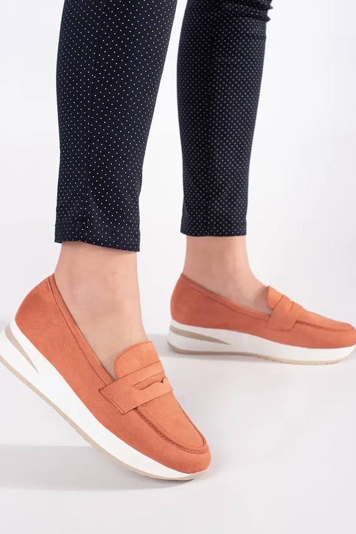 Červené lodičky zo semišu