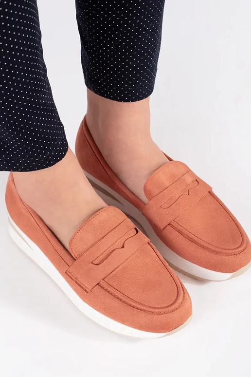 Červené lodičky zo semišu