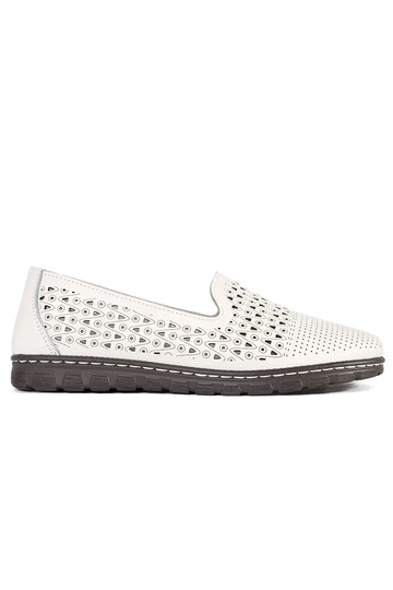 Dierkované poltopánky biele