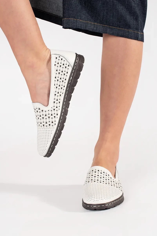 Dierkované poltopánky biele