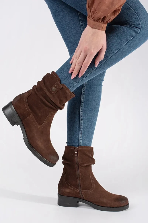 Hnedé botky s nariaseným zvrškom... Hnedé botky s nariaseným zvrškom...