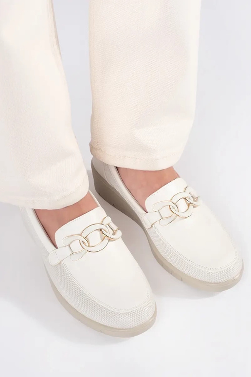 Biele poltopánky na platforme s...