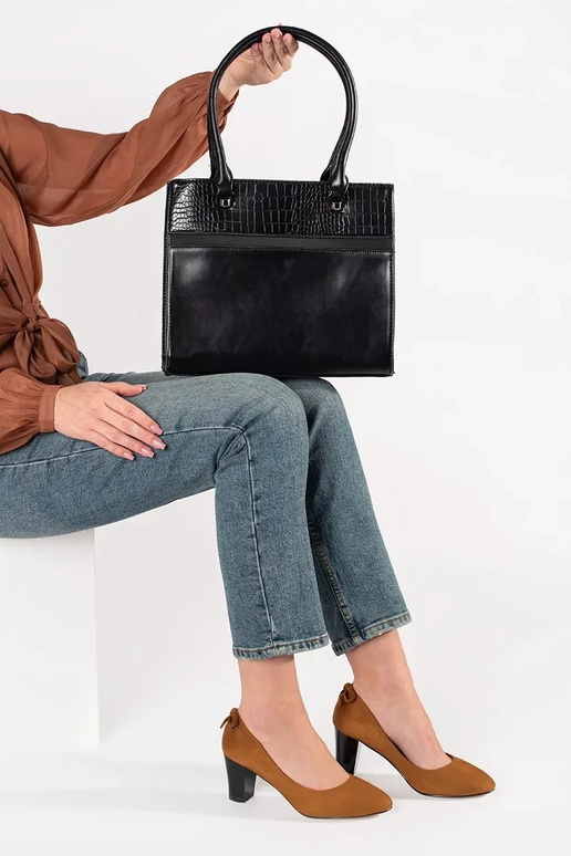 Čierna stredne veľká kabelka cez rameno