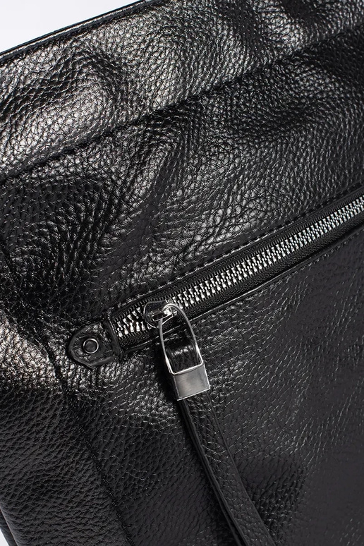 Čierna kabelka s nastaviteľným popruhom