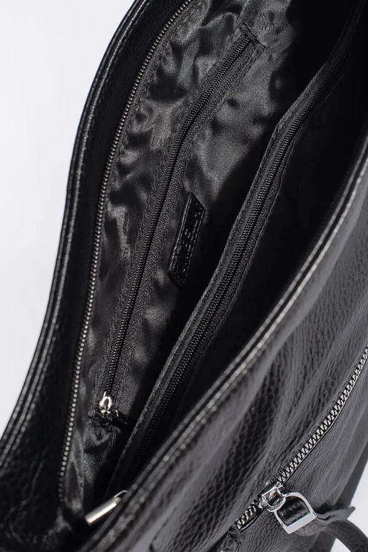 Čierna kabelka s nastaviteľným popruhom