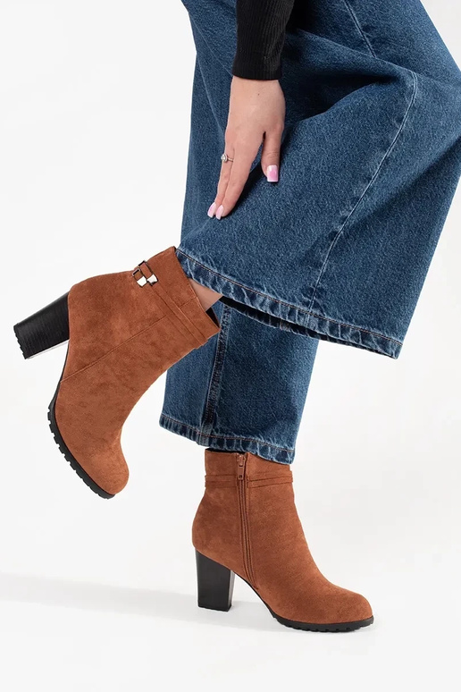 Hnedé členkové topánky z semišu