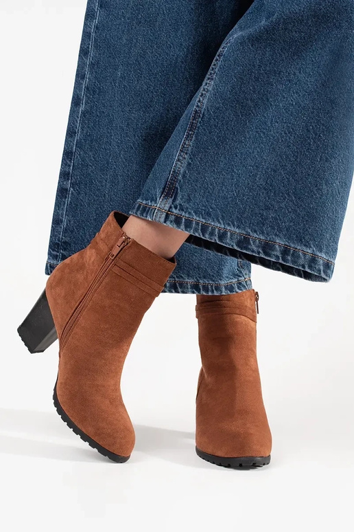 Hnedé členkové topánky z semišu