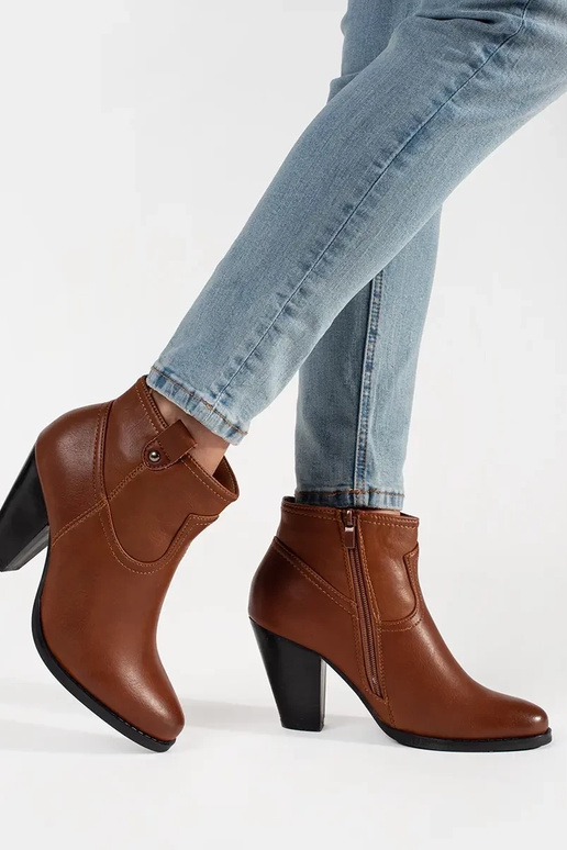 Hnedé topánky na vysokých podpätkoch