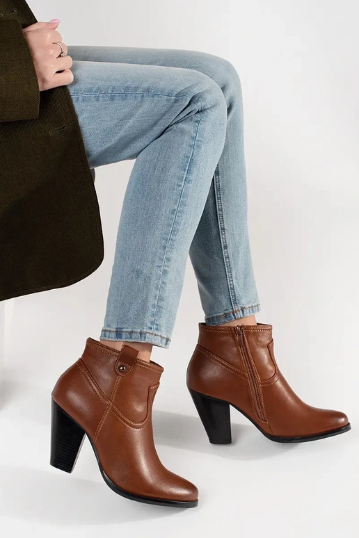 Hnedé topánky na vysokých podpätkoch