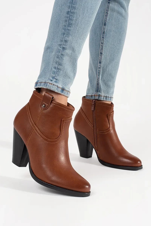 Hnedé topánky na vysokých podpätkoch