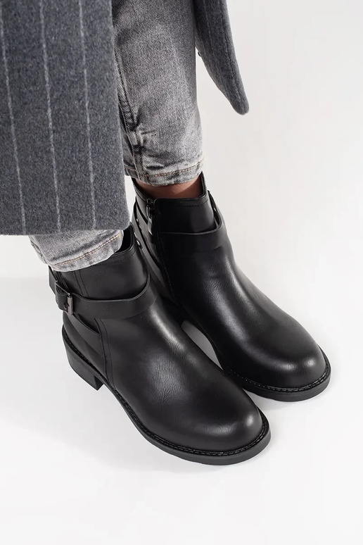 Čierne topánky na nízkom podpätku s...