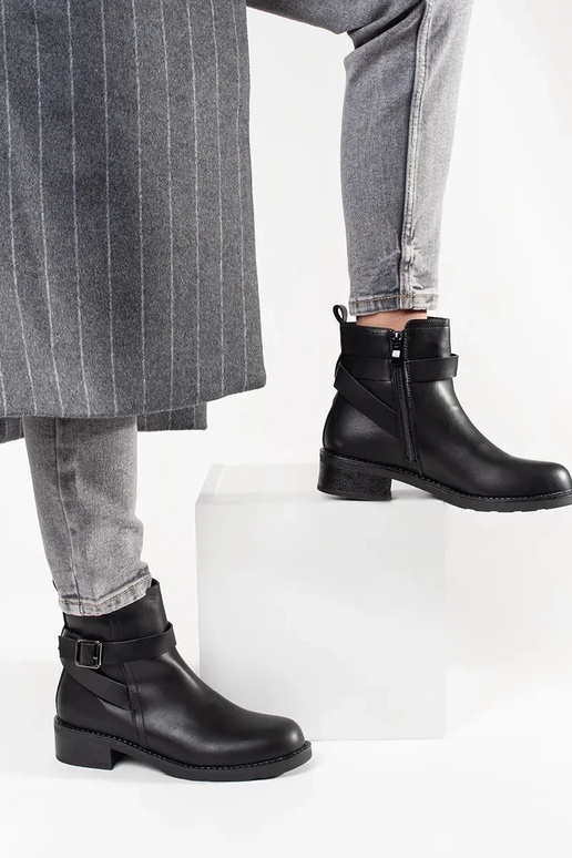 Čierne topánky na nízkom podpätku s...