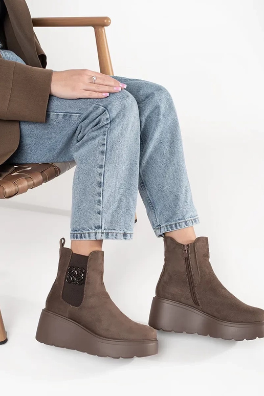 Hnedé Chelsea topánky z semišu