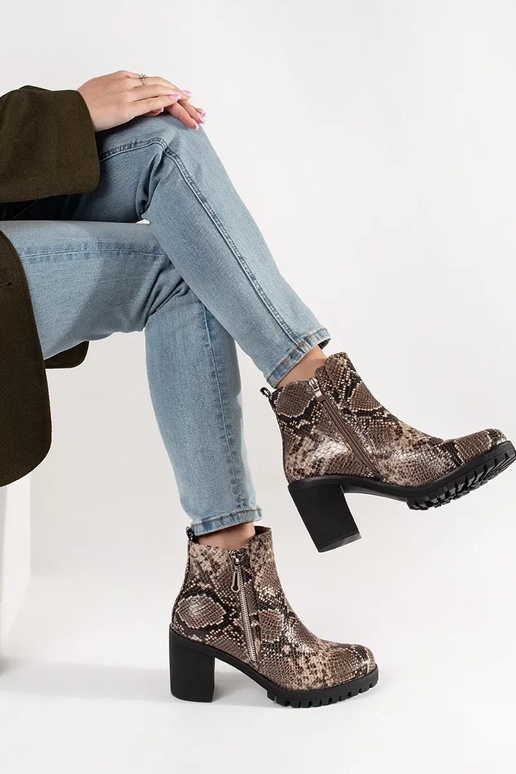 Topánky na podpätku In InężoIny Inzór