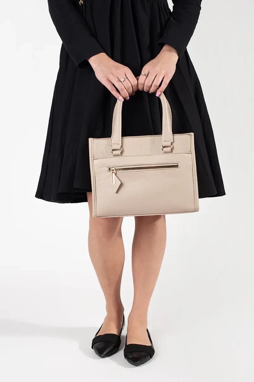 Čierna taška s uzáverom