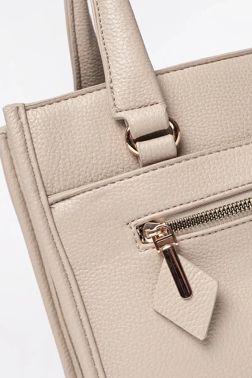 Čierna taška s uzáverom