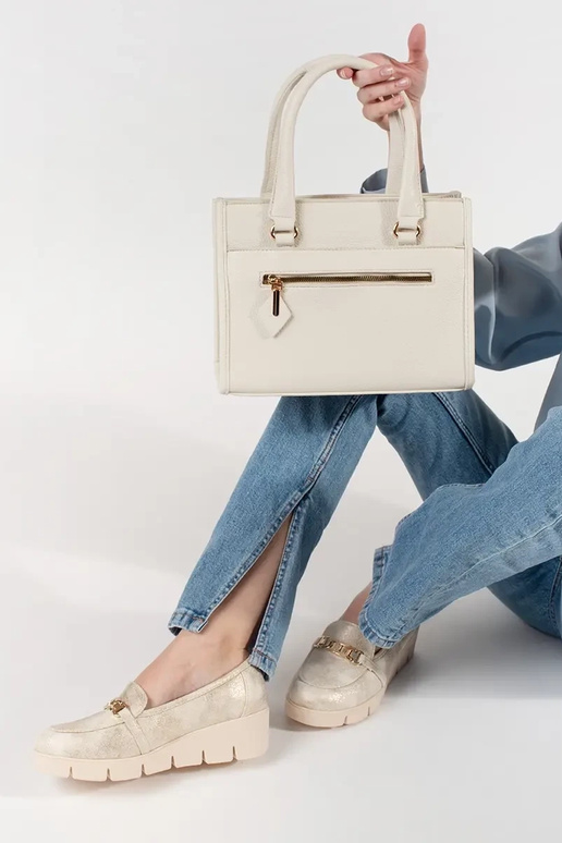 Žiarivo piesková kabelka so zipsom