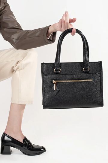Čierna kabelka so zipsom 2