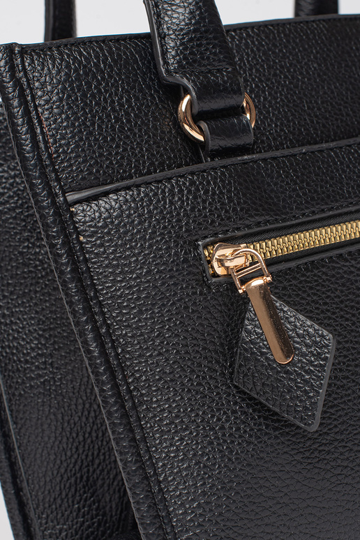 Čierna kabelka so zipsom