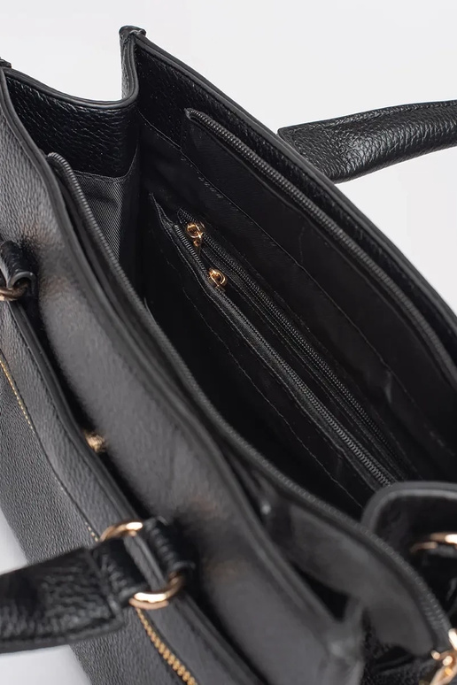 Čierna kabelka so zipsom