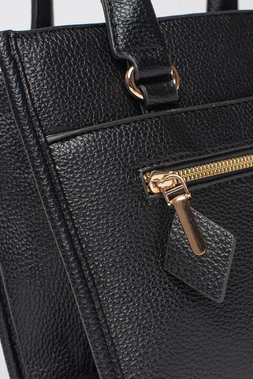 Čierna kabelka so zipsom