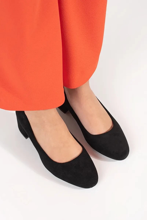 Čierne semišové lodičky na podpätku... Čierne semišové lodičky na podpätku...