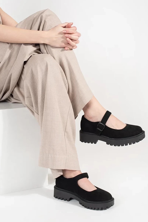 Čierne poltopánky s platformou z semišu Čierne poltopánky s platformou z semišu