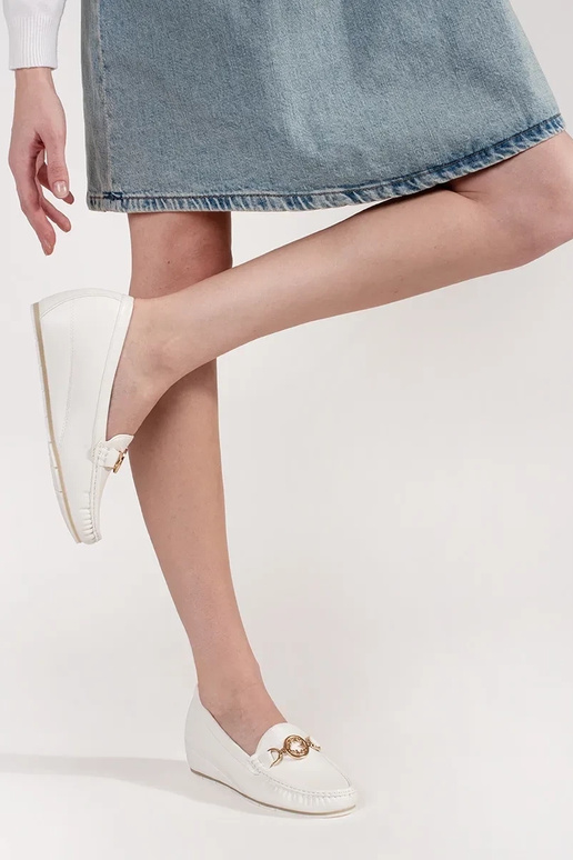 Biele mokasíny na klinovom podpätku... Biele mokasíny na klinovom podpätku...