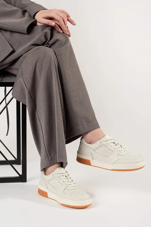 slonovinovej farby Sneakers model...