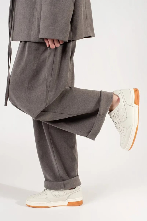 slonovinovej farby Sneakers model...