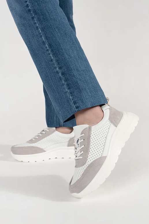 Kožené perforované športové topánky... Kožené perforované športové topánky...