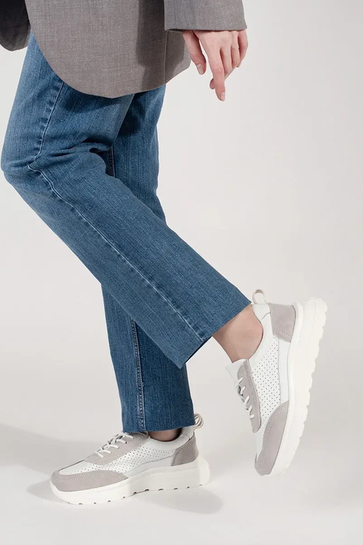 Kožené perforované športové topánky... Kožené perforované športové topánky...