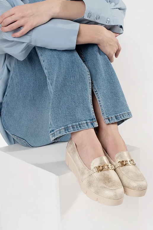 zlaté mokasíny na klinovom podpätku s...