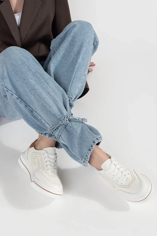 Biele kožené perforované sneakers