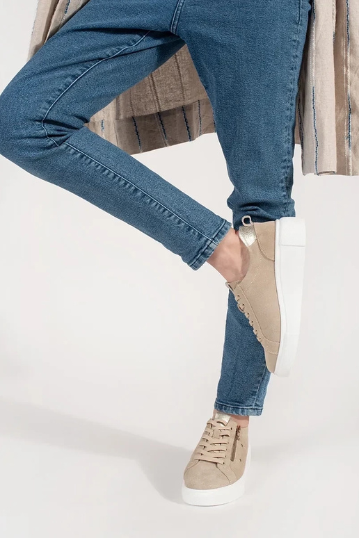 Pieskové sneakers na hrubej podrážke Pieskové sneakers na hrubej podrážke