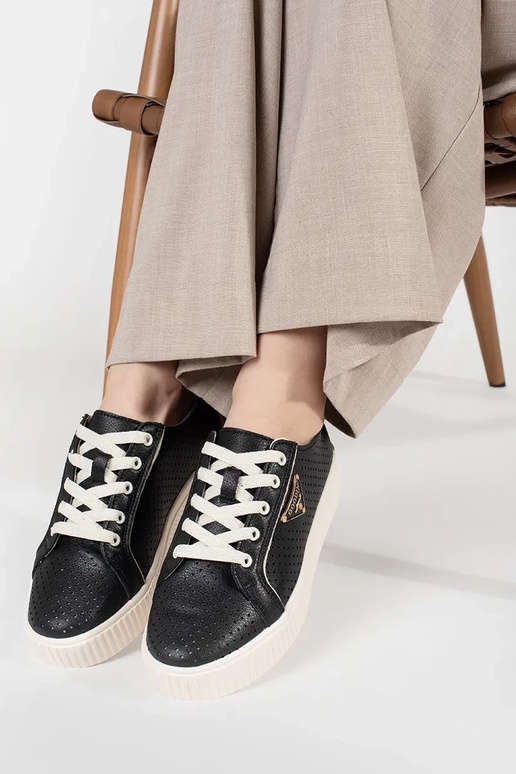 Čierne kožené sneakers s platformou