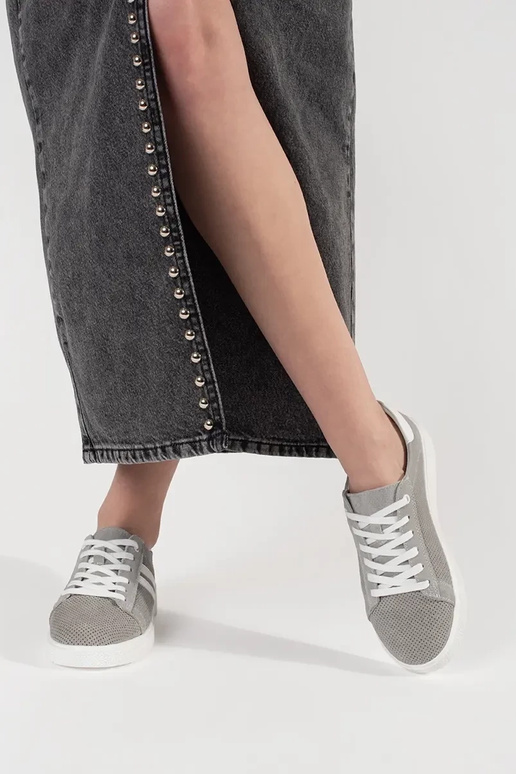 Sivé perforované topánky z pravej kože Sivé perforované topánky z pravej kože