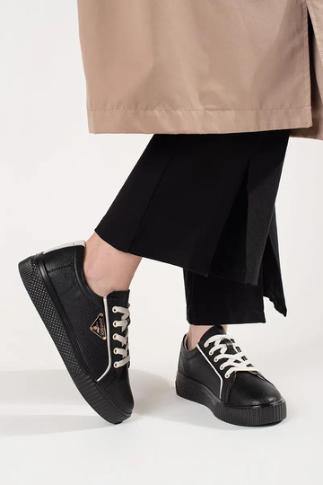 Koža čiernej farby Sneakers... 2