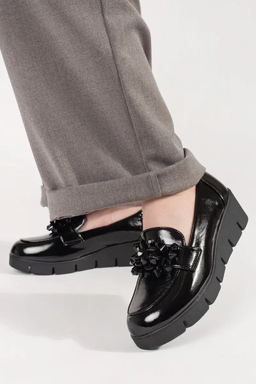 čierne mokasíny na klinovom... 2