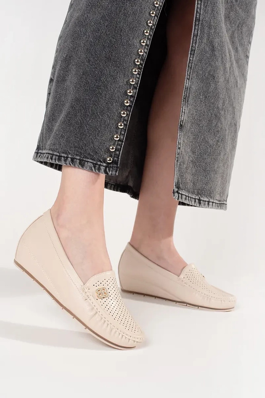 pieskovej farby dámske poltopánky s...