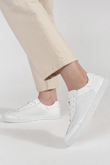 Biele športové topánky... 2