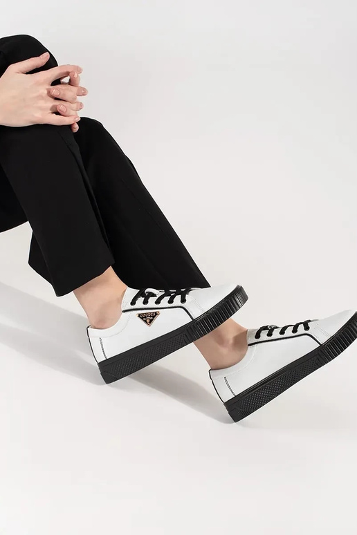 Koža biele-čierne Sneakers modelové... Koža biele-čierne Sneakers modelové...