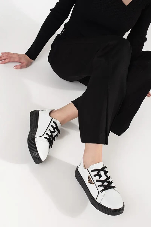 Koža biele-čierne Sneakers modelové... Koža biele-čierne Sneakers modelové...