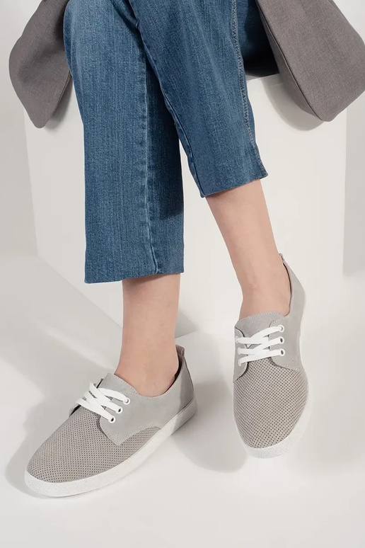 Sivé perforované topánky z pravej kože Sivé perforované topánky z pravej kože