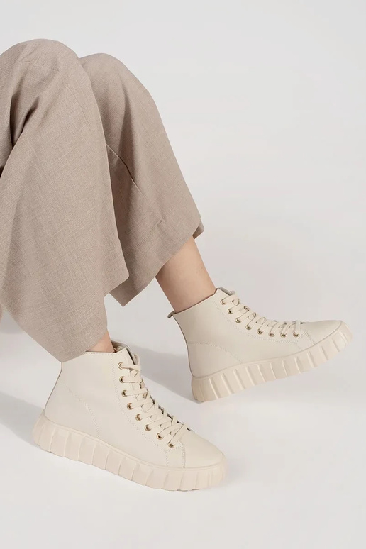 Vysoké dámske topánky... Vysoké dámske topánky...