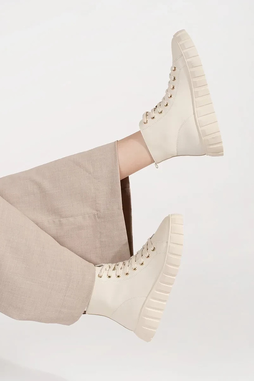 Vysoké dámske topánky... Vysoké dámske topánky...